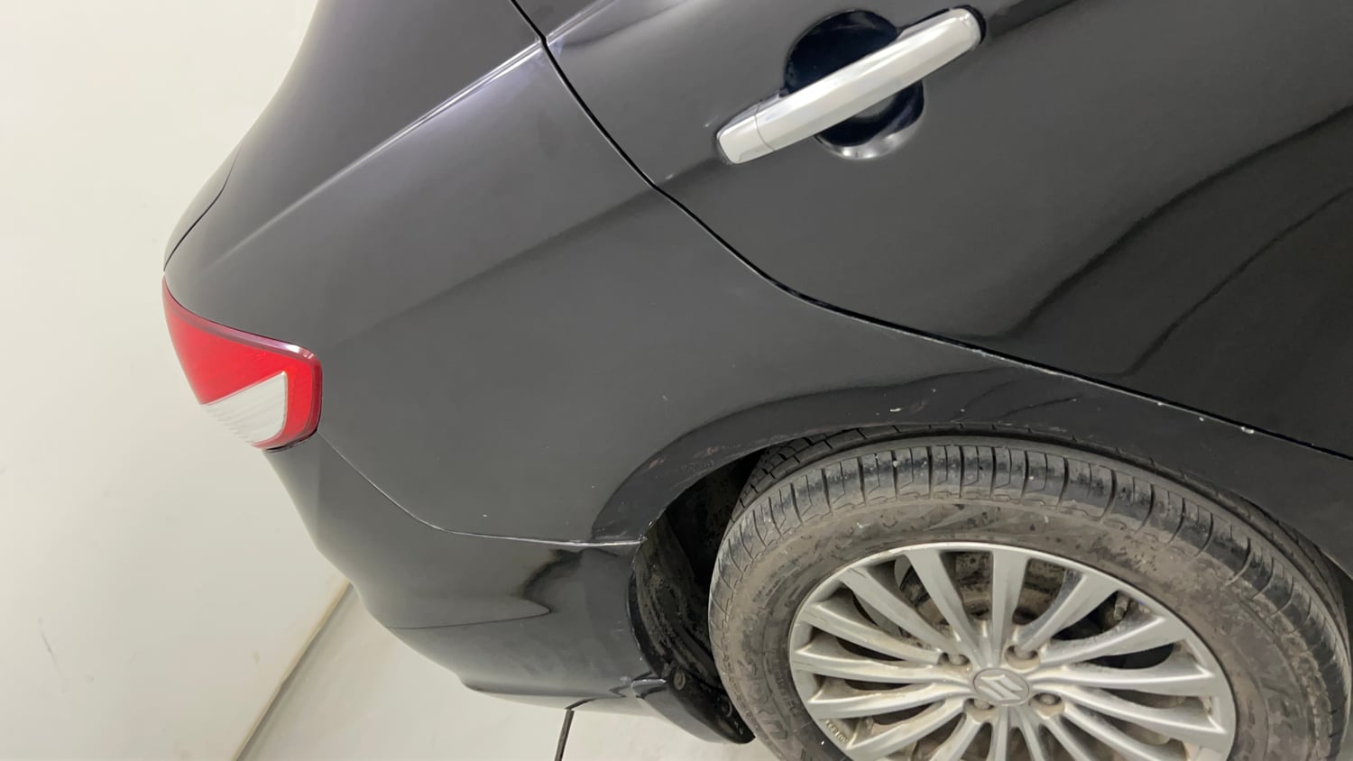 Used 2016 Maruti Suzuki Ciaz ZXI+ AT Petrol Automatic dents MINOR SCRATCH