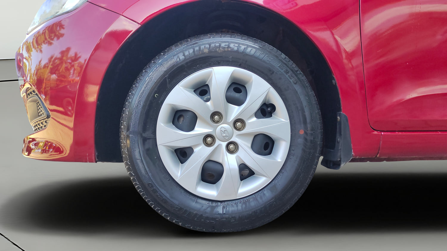 Used 2015 Hyundai Elite i20 Magna 1.2 Petrol Manual tyres LEFT FRONT TYRE RIM VIEW