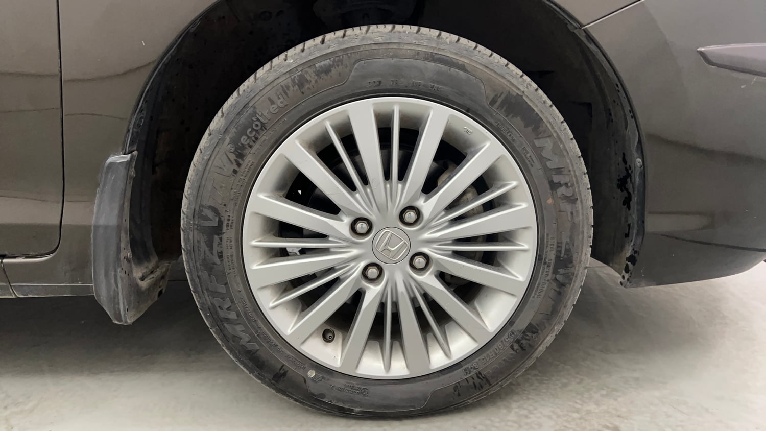 Used 2021 Honda City V CVT Petrol Petrol Automatic tyres RIGHT FRONT TYRE RIM VIEW
