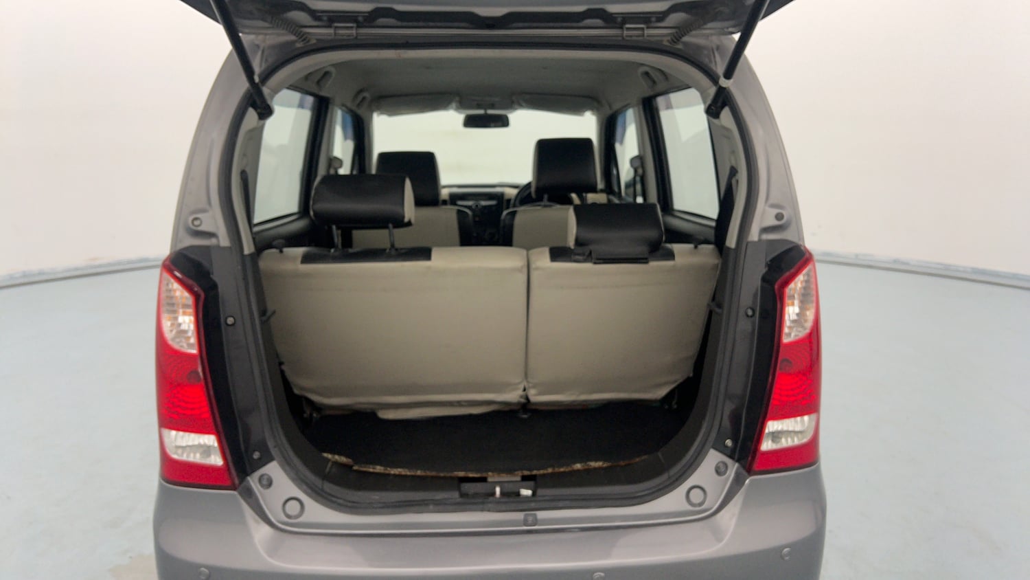 Used 2017 Maruti Suzuki Wagon R VXI Petrol Manual interior DICKY INSIDE VIEW
