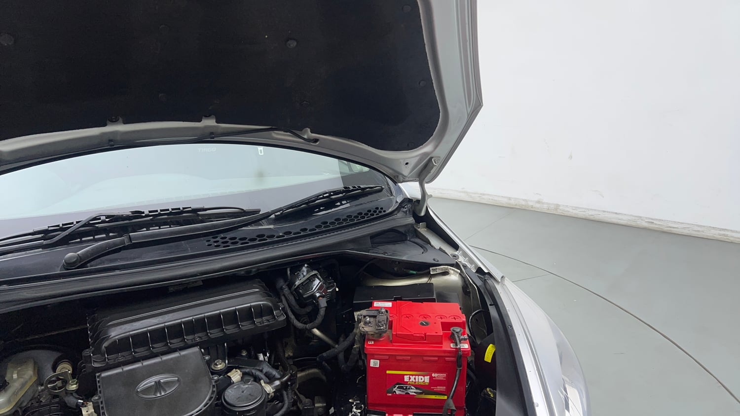 Used 2019 Tata Tiago Revotron XZ w/o Alloy Petrol Manual engine ENGINE LEFT SIDE HINGE & APRON VIEW