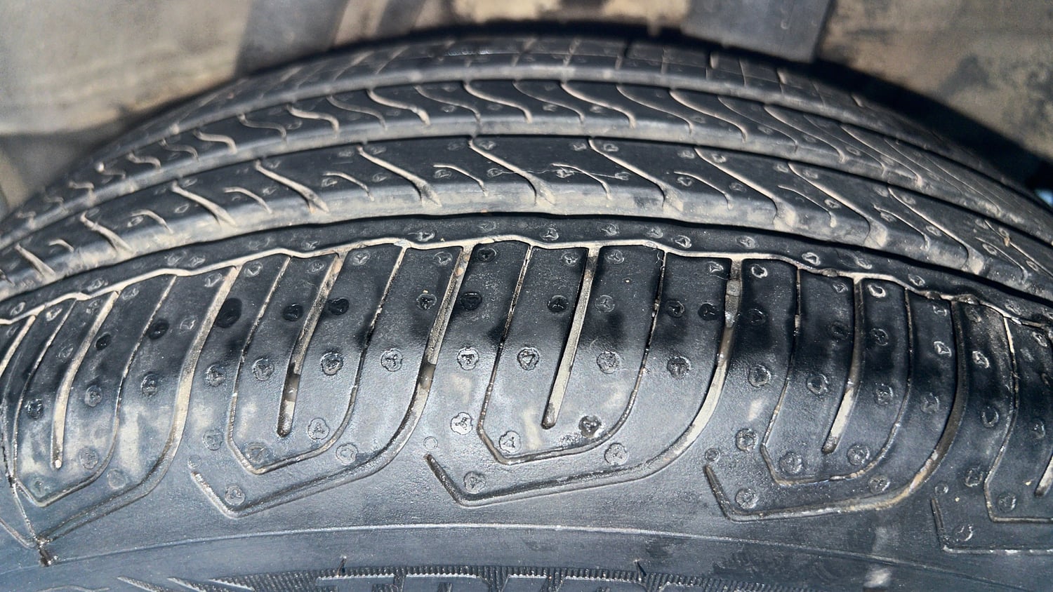 Used 2017 Honda City V Petrol Petrol Manual tyres LEFT REAR TYRE TREAD VIEW