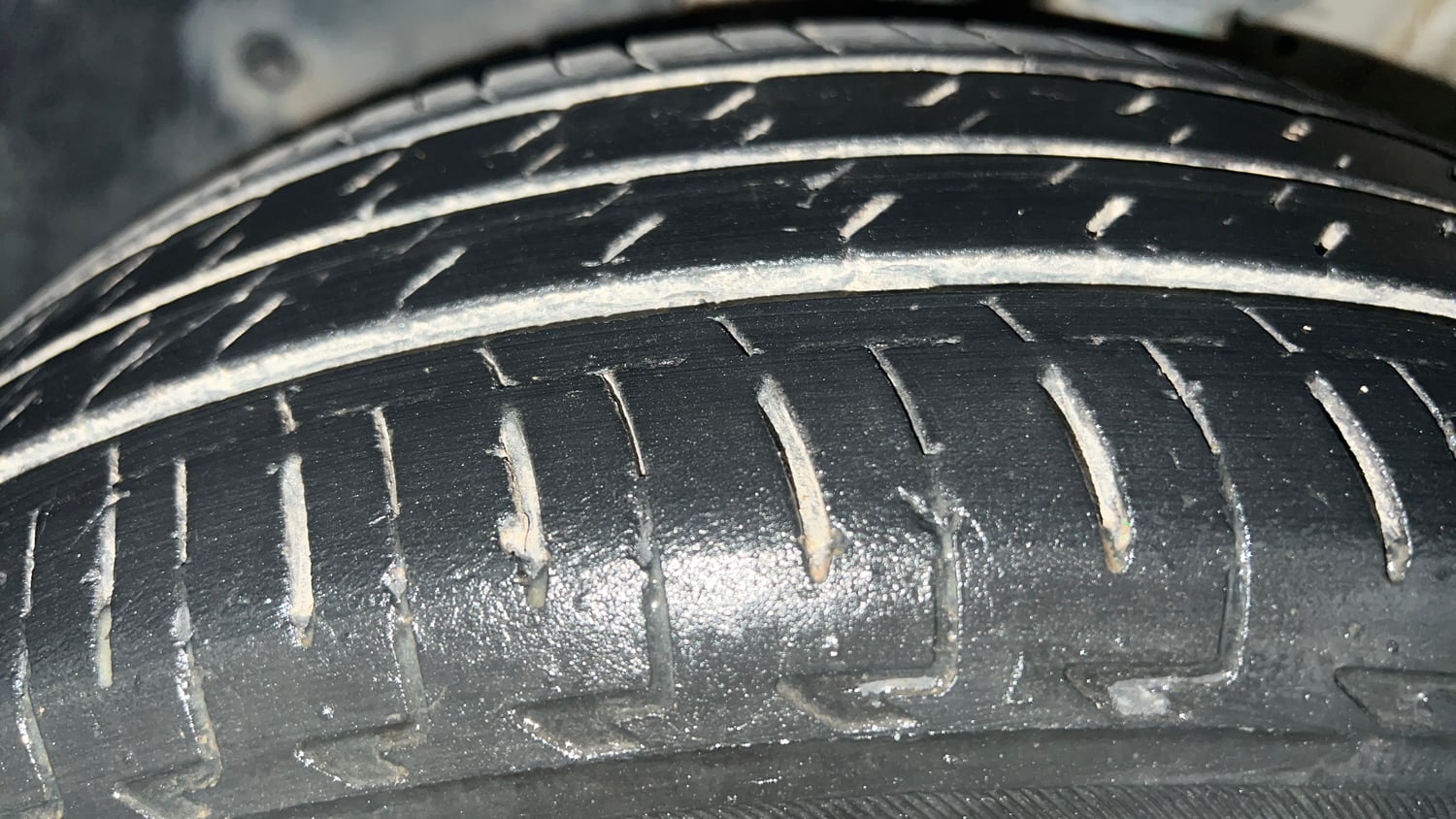 Used 2024 Maruti Suzuki Ignis Zeta 1.2 AMT Petrol Automatic tyres LEFT FRONT TYRE TREAD VIEW