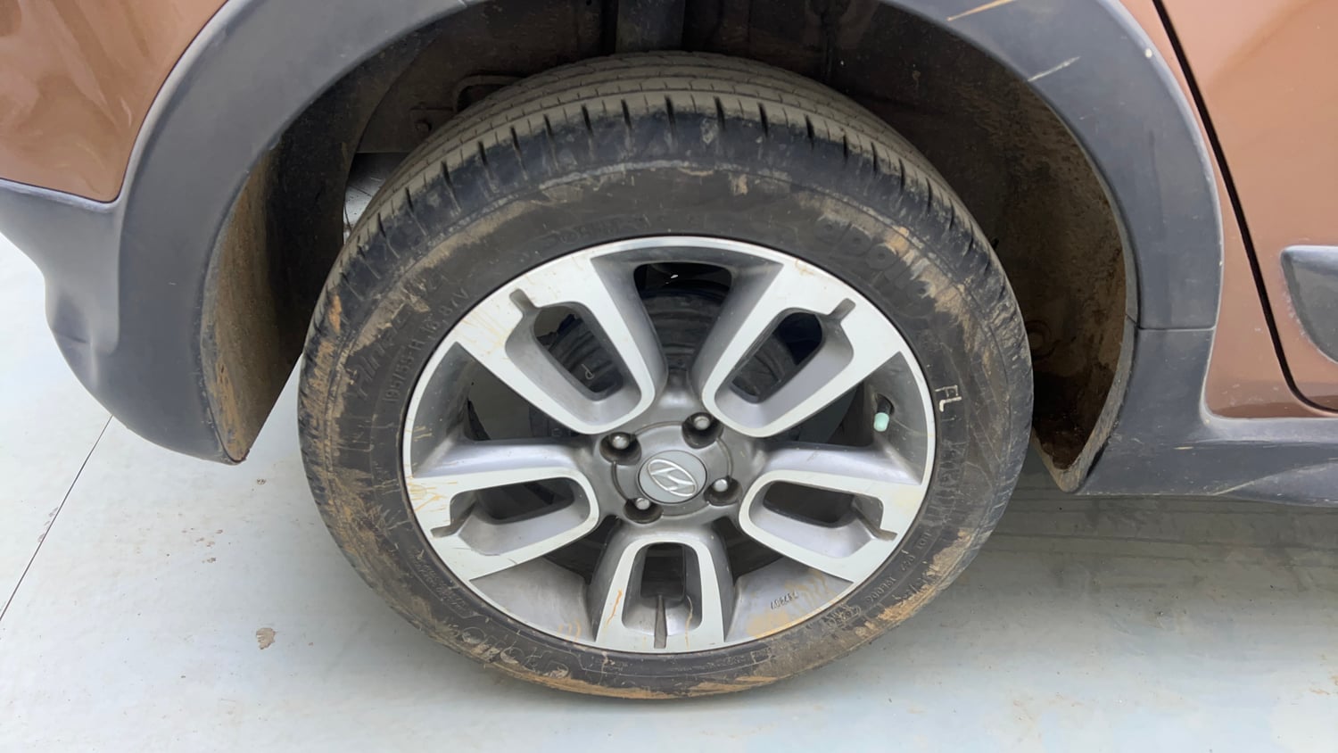 Used 2016 Hyundai i20 Active 1.2 SX Petrol Manual tyres RIGHT REAR TYRE RIM VIEW