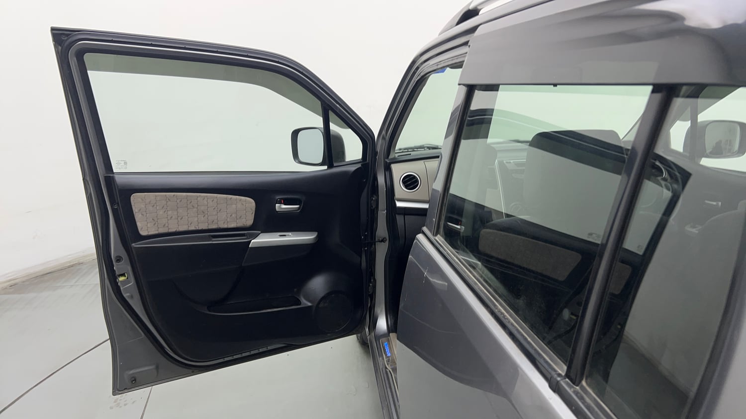 Used 2014 Maruti Suzuki Wagon R VXI Petrol Manual interior LEFT FRONT DOOR OPEN VIEW