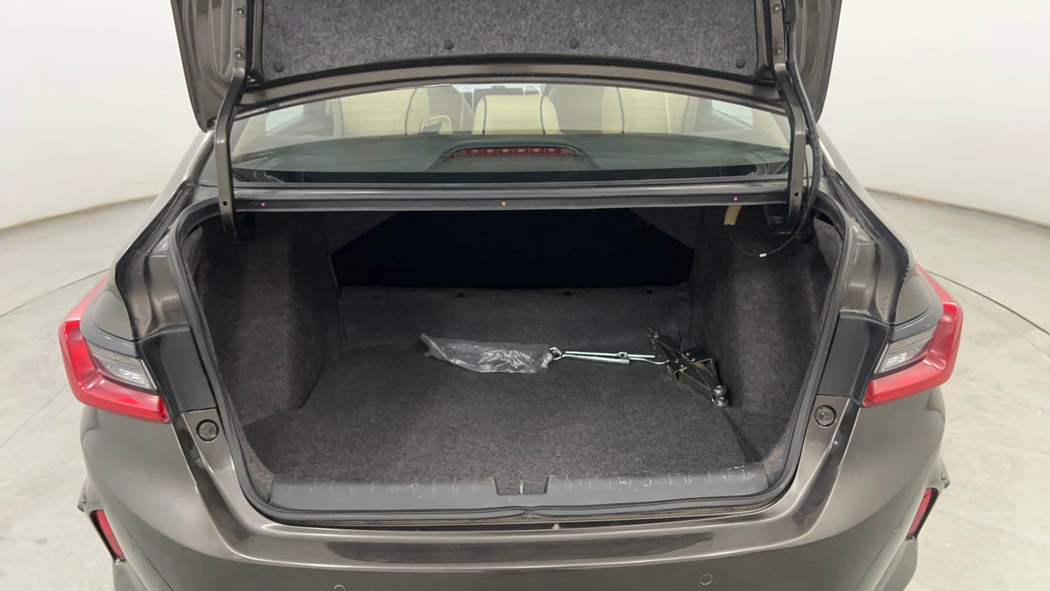 Used 2021 Honda City V CVT Petrol Petrol Automatic interior DICKY INSIDE VIEW
