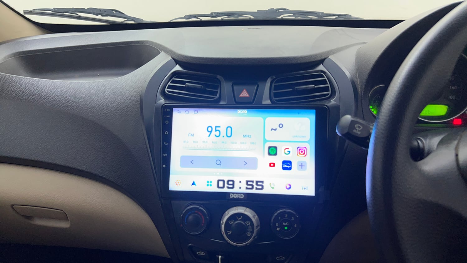 Used 2012 Hyundai Eon Magna + Petrol Manual top_features Integrated (in-dash) music system