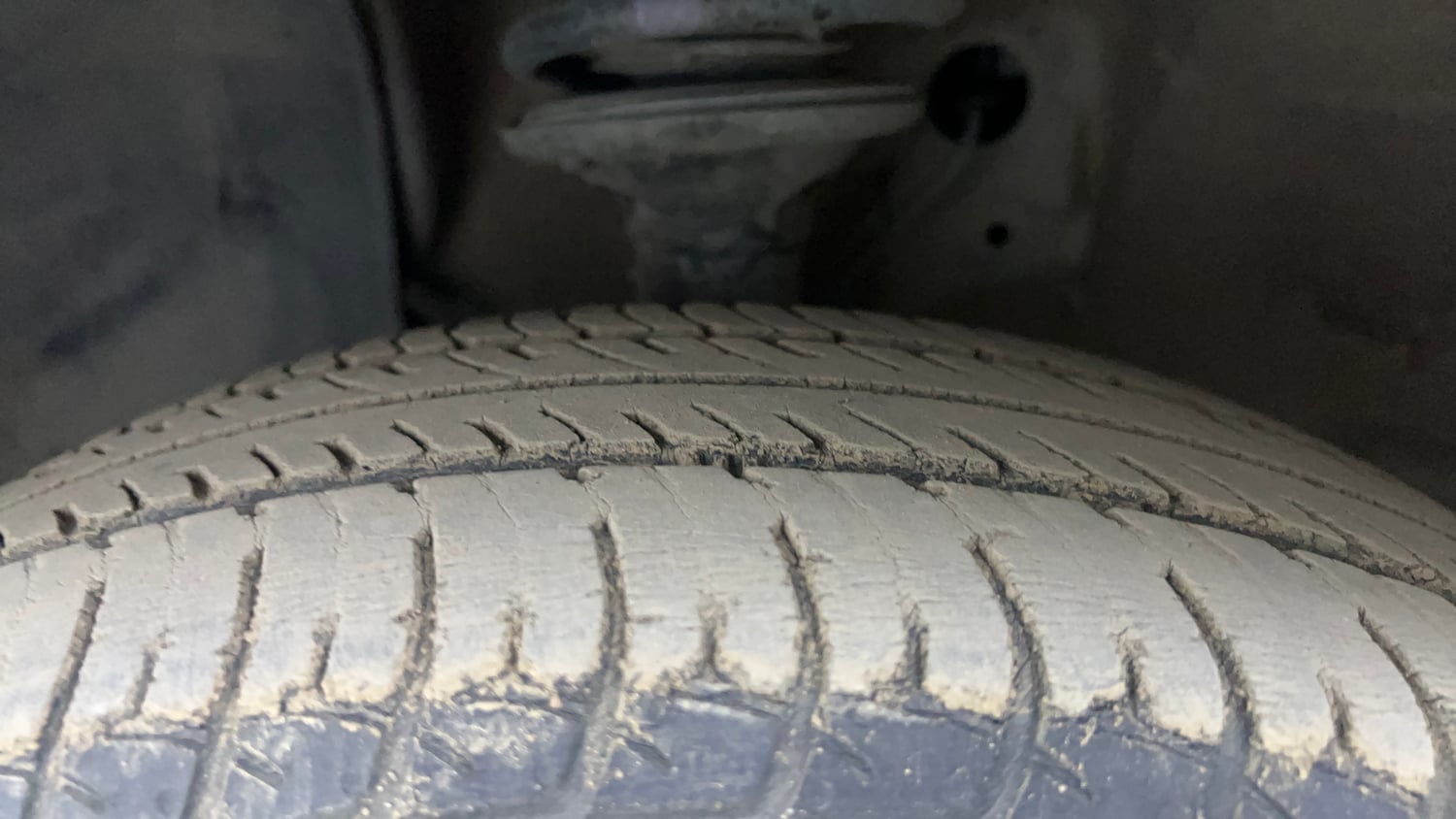 Used 2021 Maruti Suzuki Wagon R 1.0 VXi 1.0 Petrol Manual tyres LEFT FRONT TYRE TREAD VIEW