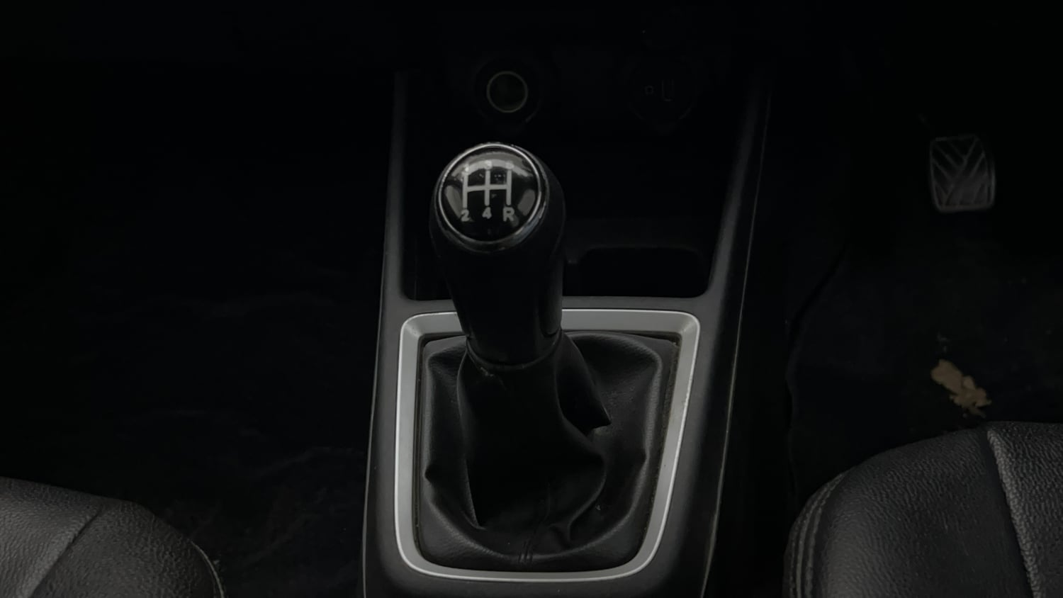 Used 2018 Maruti Suzuki Swift VXi Petrol Manual interior GEAR  KNOB VIEW