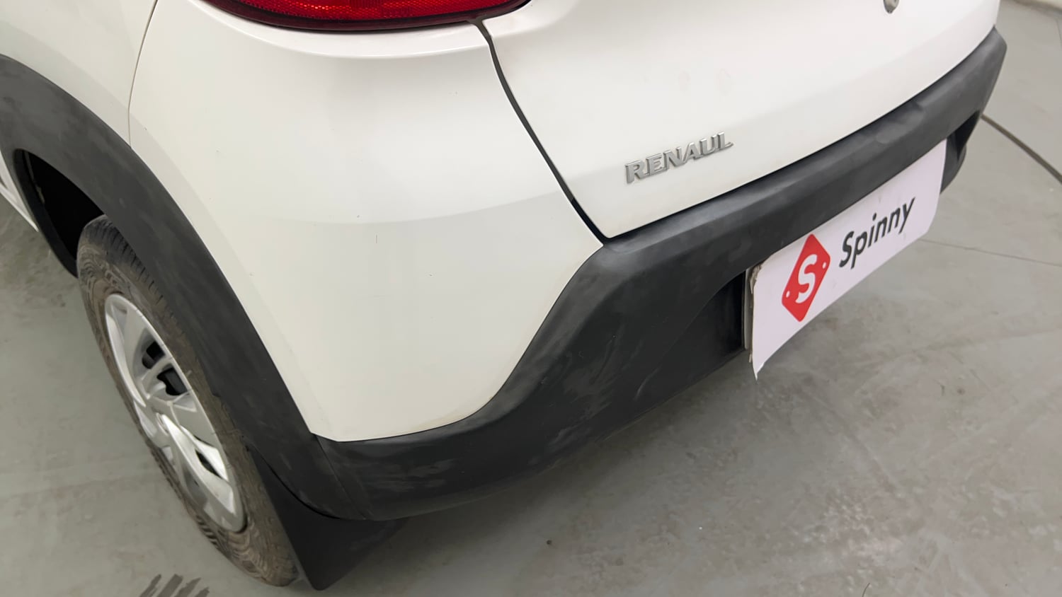 Used 2015 Renault Kwid RXT Petrol Manual dents MINOR SCRATCH