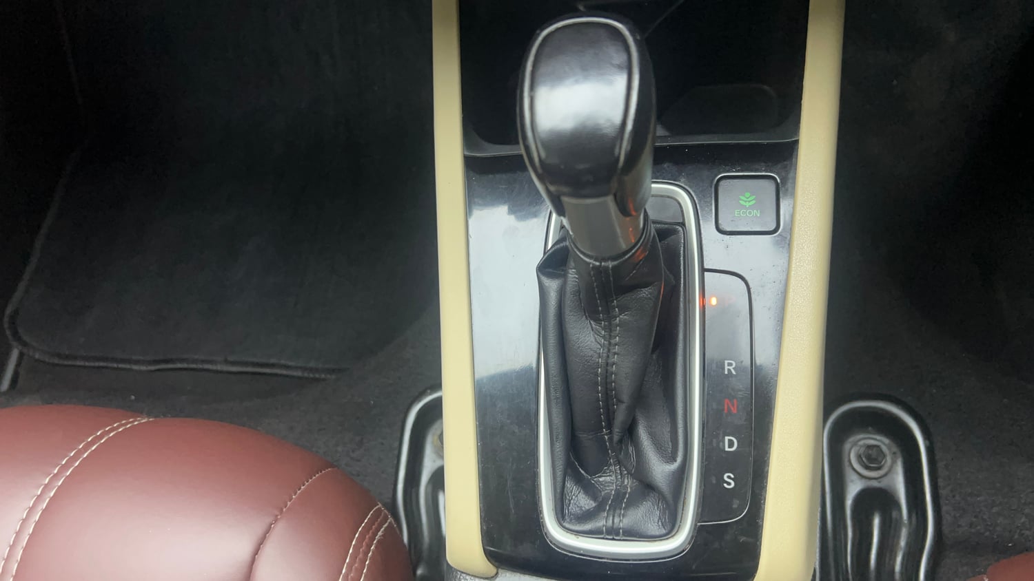 Used 2022 Honda City VX CVT Petrol Petrol Automatic interior GEAR  KNOB VIEW