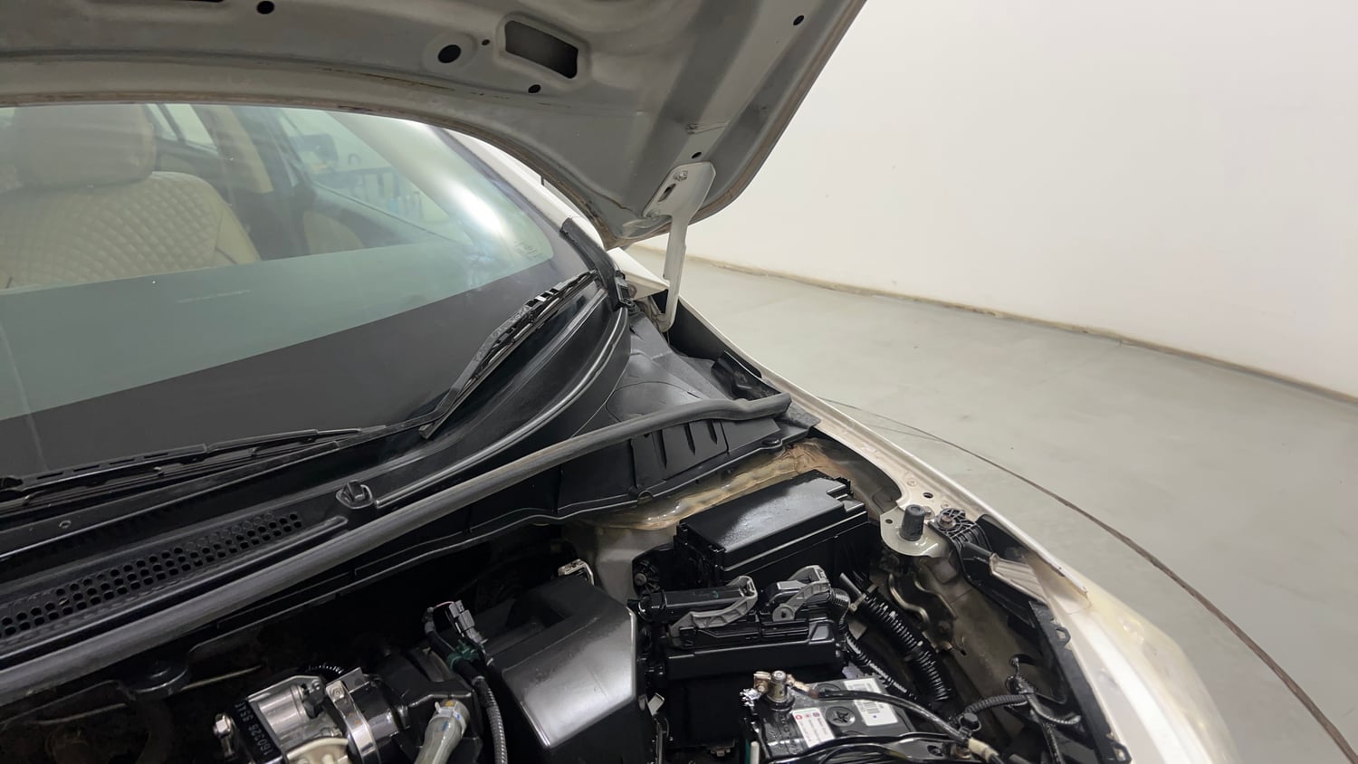 Used 2016 Honda City VX CVT Petrol Automatic engine ENGINE LEFT SIDE HINGE & APRON VIEW