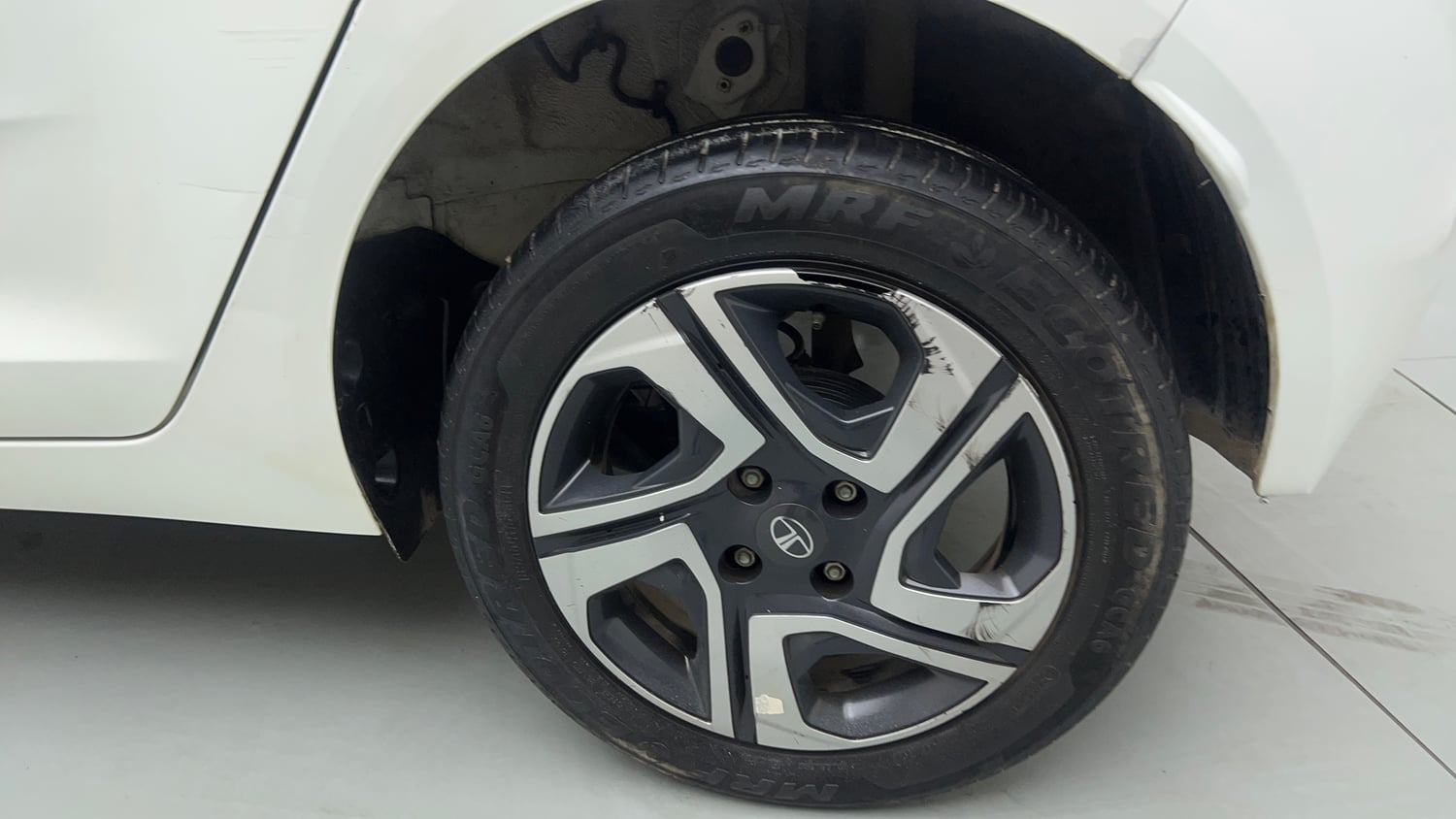 Used 2024 Tata Altroz XT Petrol Petrol Manual tyres LEFT REAR TYRE RIM VIEW