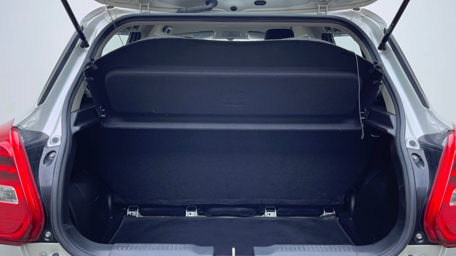Used 2022 Maruti Suzuki Swift VXi AMT Petrol Automatic interior DICKY INSIDE VIEW