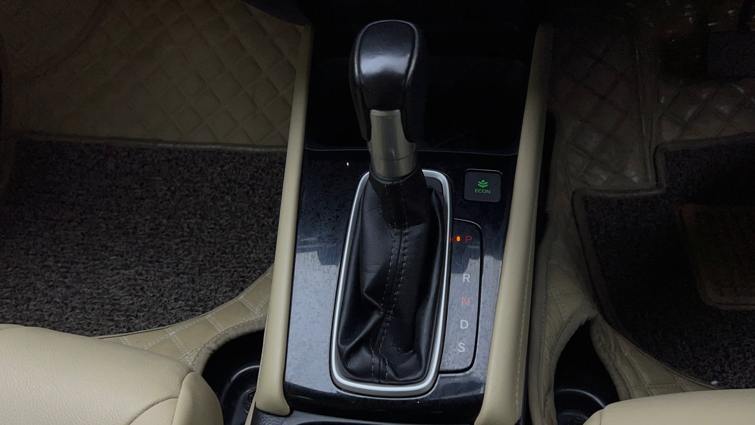 Used 2022 Honda City ZX CVT Petrol Petrol Automatic interior GEAR  KNOB VIEW