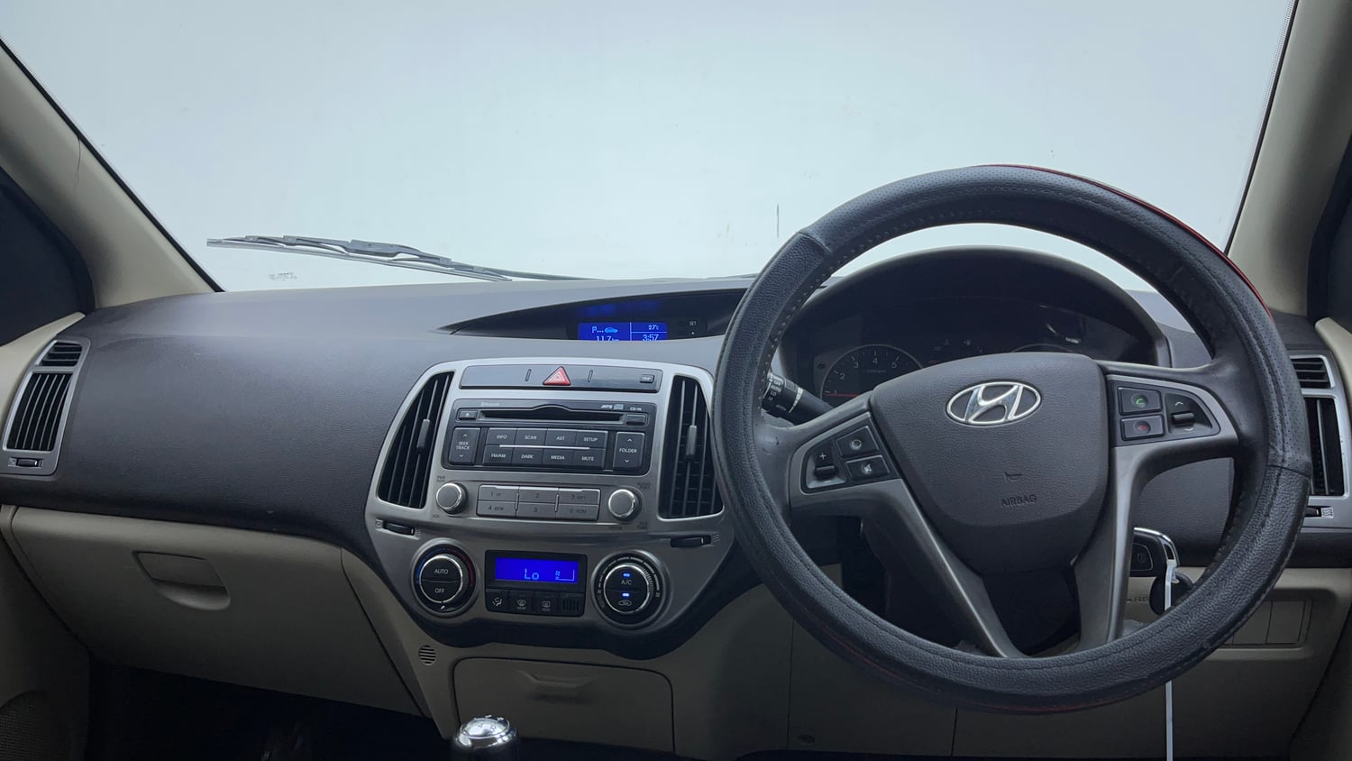 Used 2013 Hyundai i20 Sportz 1.2 Petrol Manual interior DASHBOARD VIEW