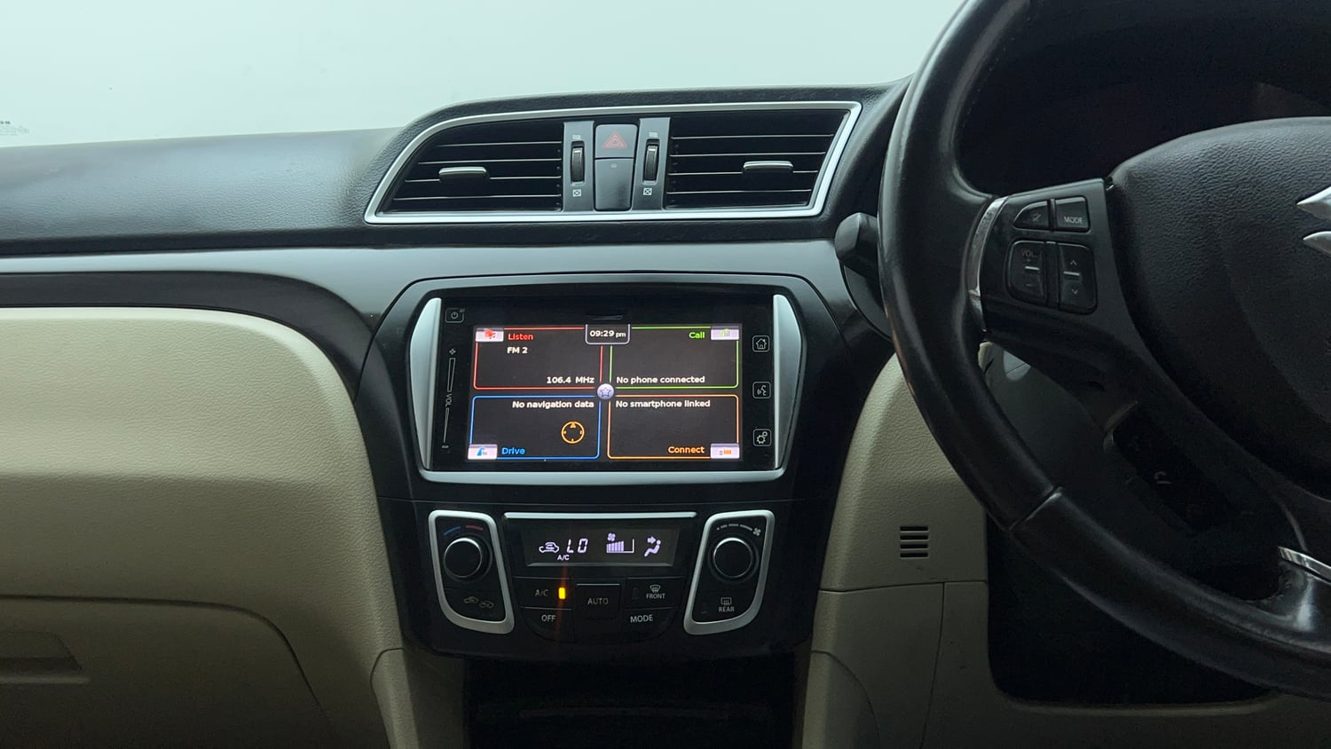Used 2017 Maruti Suzuki Ciaz Alpha 1.4 MT Petrol Manual interior MUSIC SYSTEM & AC CONTROL VIEW