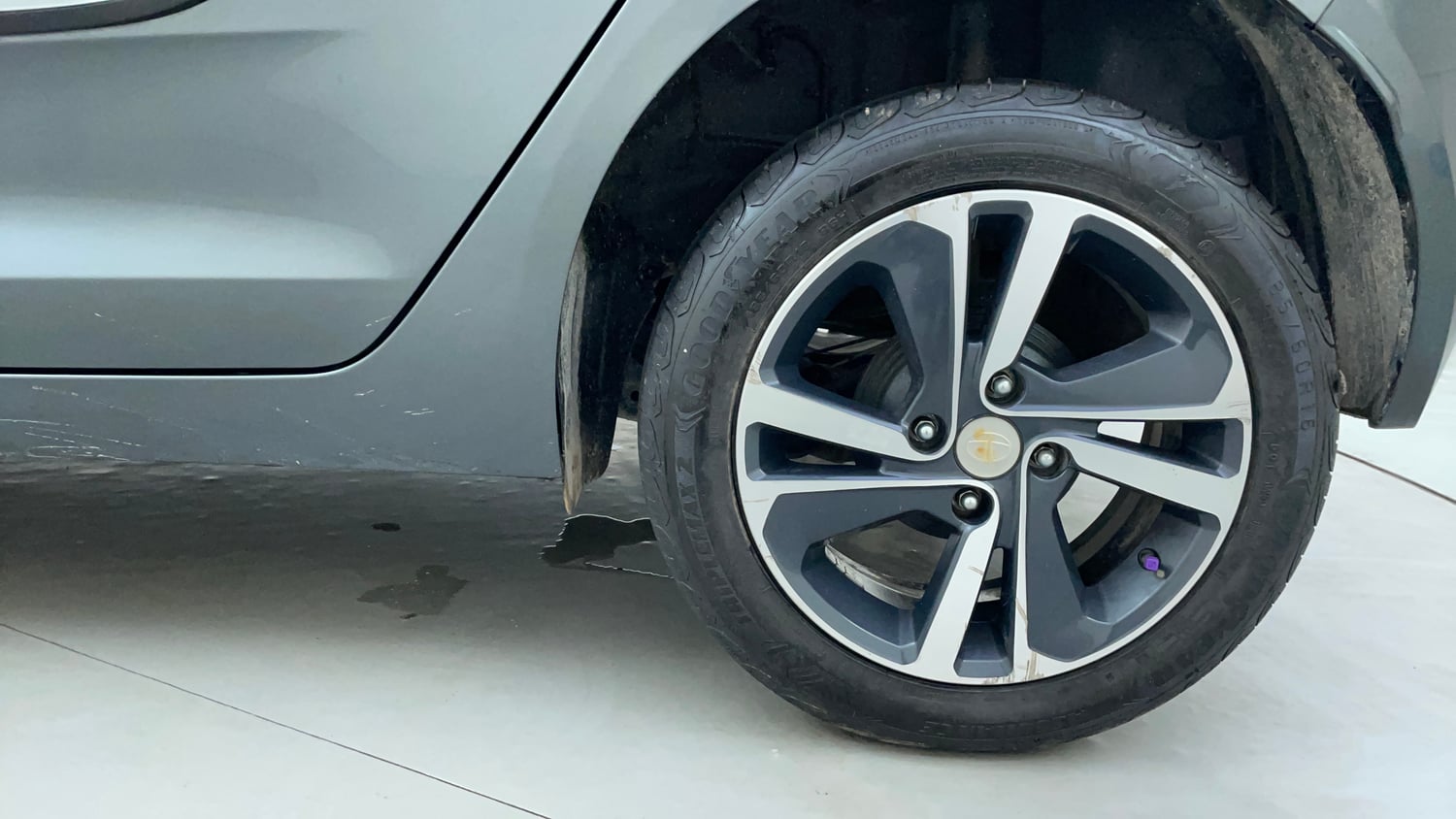 Used 2022 Tata Altroz XZ Plus Petrol Petrol Manual tyres LEFT REAR TYRE RIM VIEW