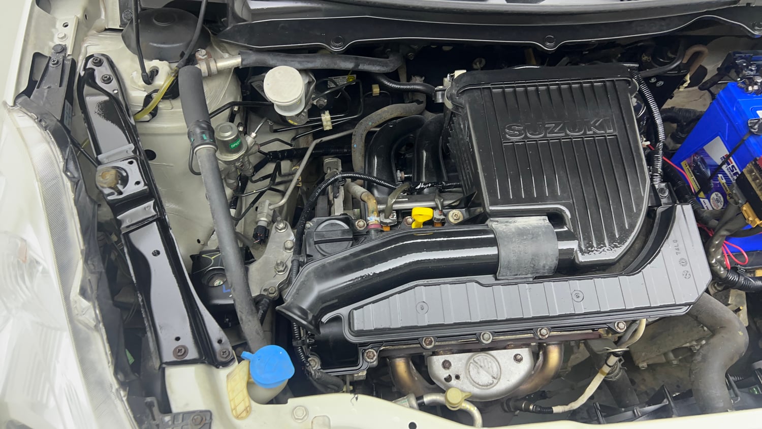Used 2015 Maruti Suzuki Swift LXi Petrol Manual engine ENGINE RIGHT SIDE VIEW