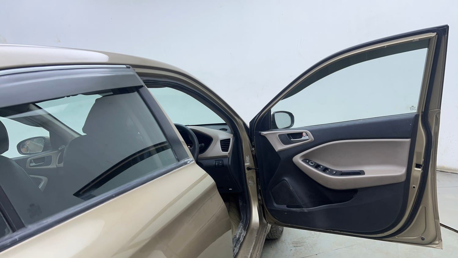 Used 2015 Hyundai Elite i20 Asta 1.4 CRDI Diesel Manual interior RIGHT FRONT DOOR OPEN VIEW