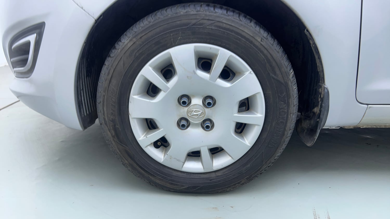 Used 2013 Hyundai i20 Magna 1.2 Petrol Manual tyres LEFT FRONT TYRE RIM VIEW