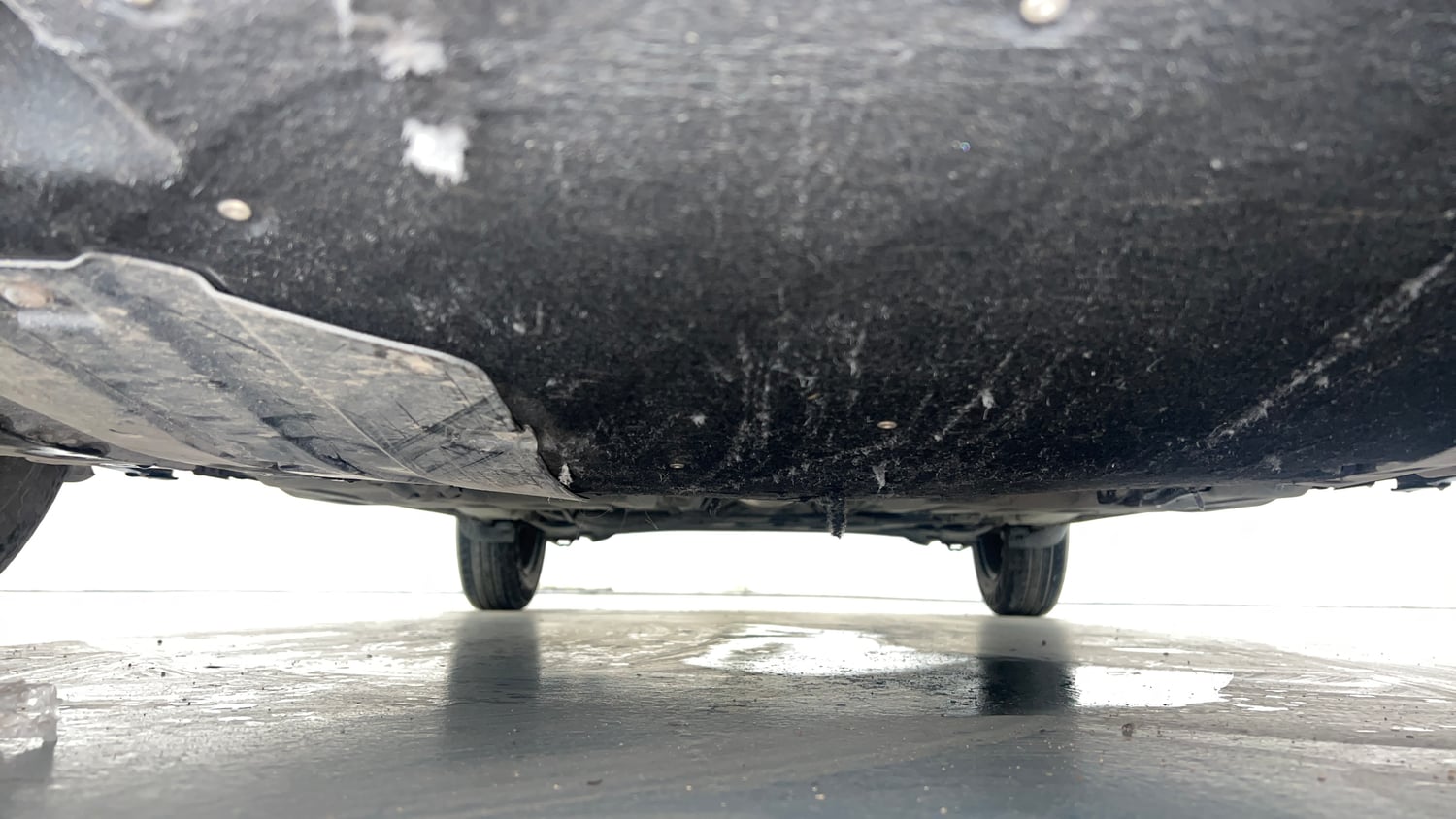 Used 2023 Maruti Suzuki Swift VXi Petrol Manual extra FRONT LEFT UNDERBODY VIEW