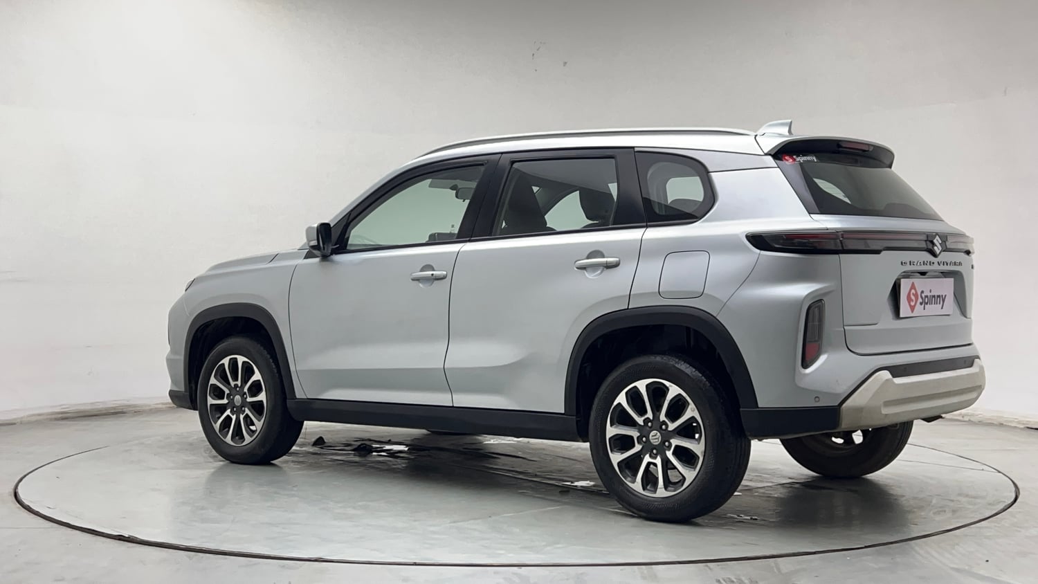 Used 2024 Maruti Suzuki Grand Vitara Delta Smart Hybrid Petrol Manual exterior LEFT REAR CORNER VIEW