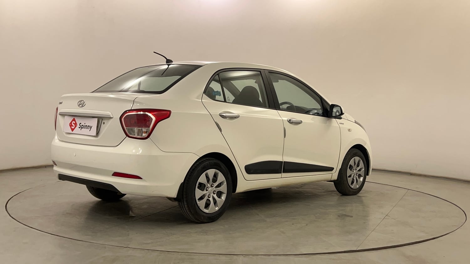 Used 2015 Hyundai Xcent Base 1.2 Petrol Manual exterior RIGHT REAR CORNER VIEW