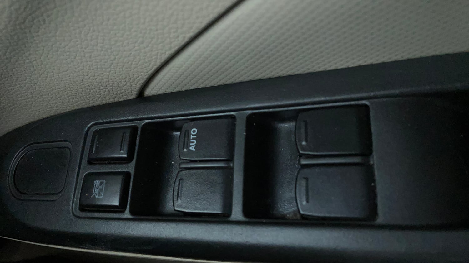 Used 2018 Maruti Suzuki Celerio VXi AMT Petrol Automatic top_features Power windows