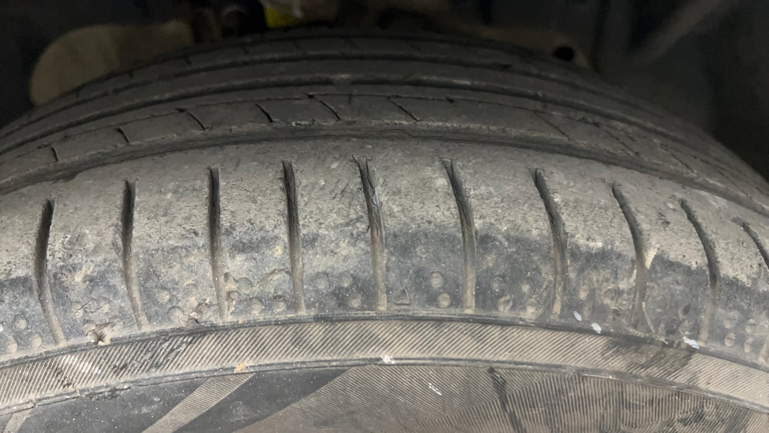 Used 2015 Ford EcoSport Titanium 1.5 TDCi (Opt) Diesel Manual tyres RIGHT FRONT TYRE TREAD VIEW