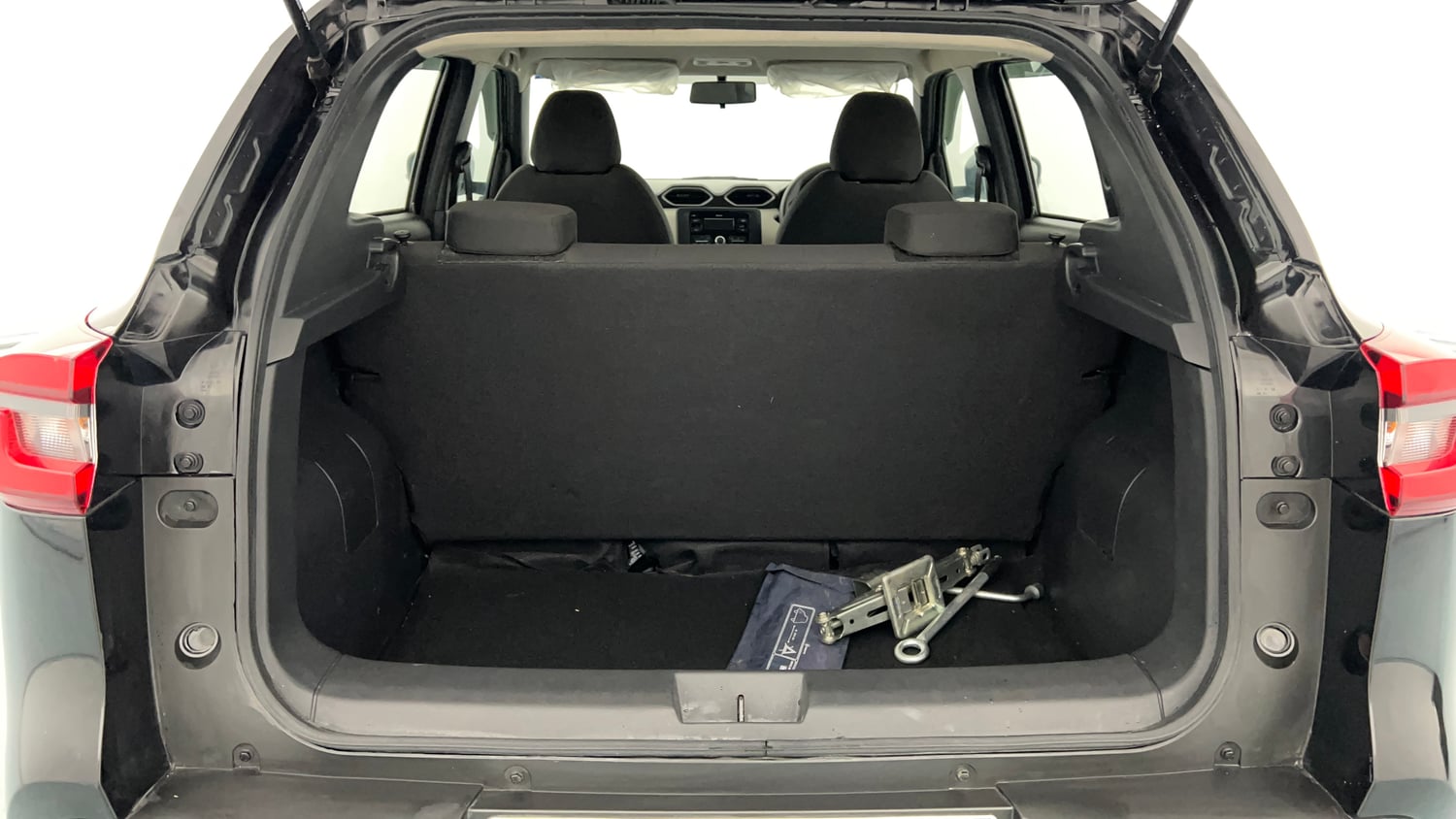 Used 2024 Nissan Magnite XL Petrol Manual interior DICKY INSIDE VIEW