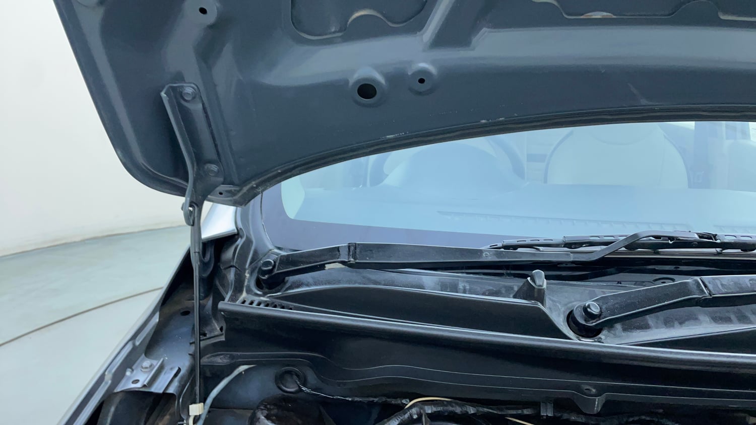 Used 2020 Maruti Suzuki Celerio ZXi AMT Petrol Automatic engine ENGINE RIGHT SIDE HINGE & APRON VIEW