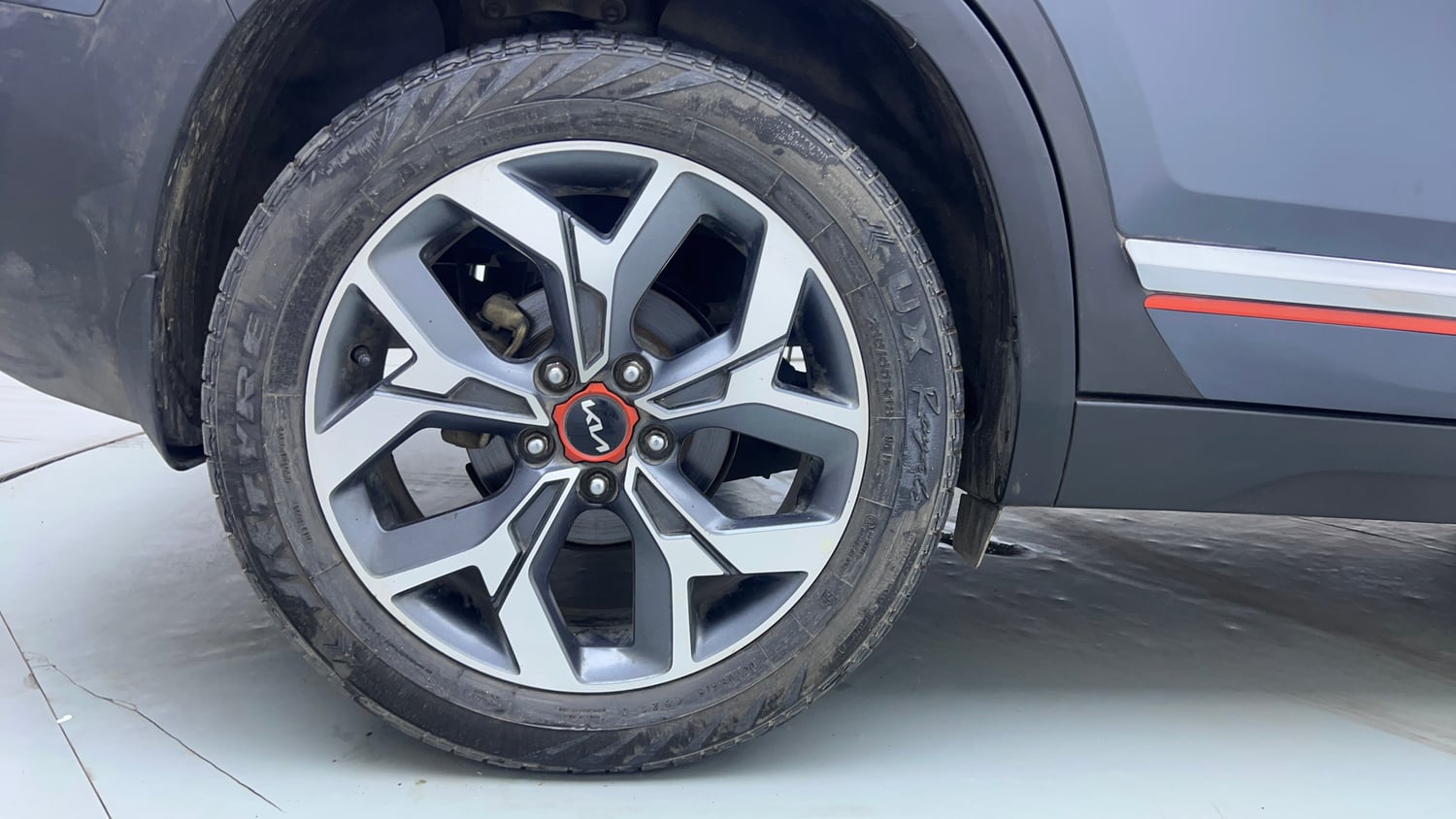 Used 2022 Kia Seltos X Line 1.5 Diesel AT Diesel Automatic tyres RIGHT REAR TYRE RIM VIEW