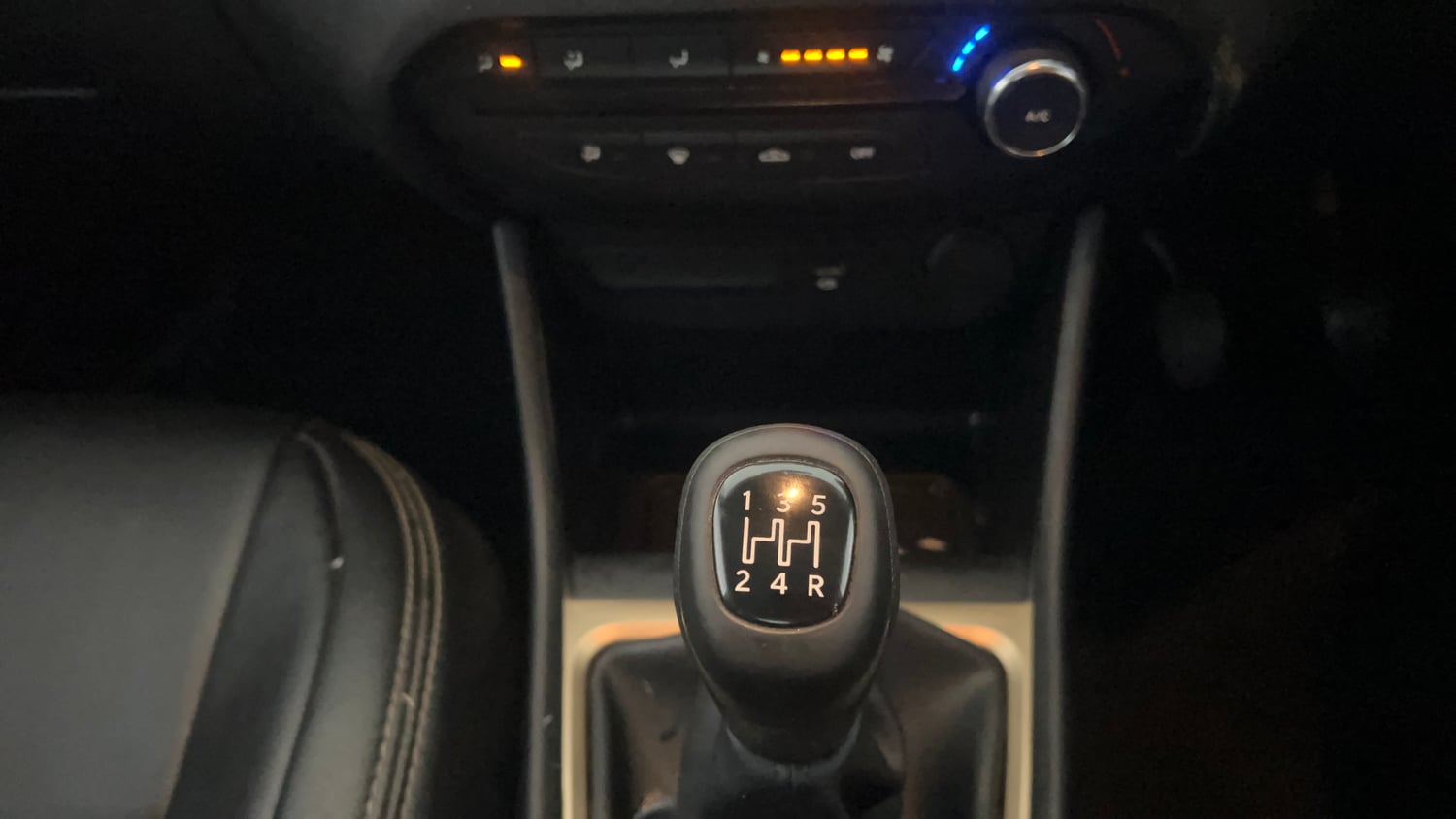 Used 2022 Tata Punch Accomplished Dazzle Pack MT Petrol Manual interior GEAR  KNOB VIEW