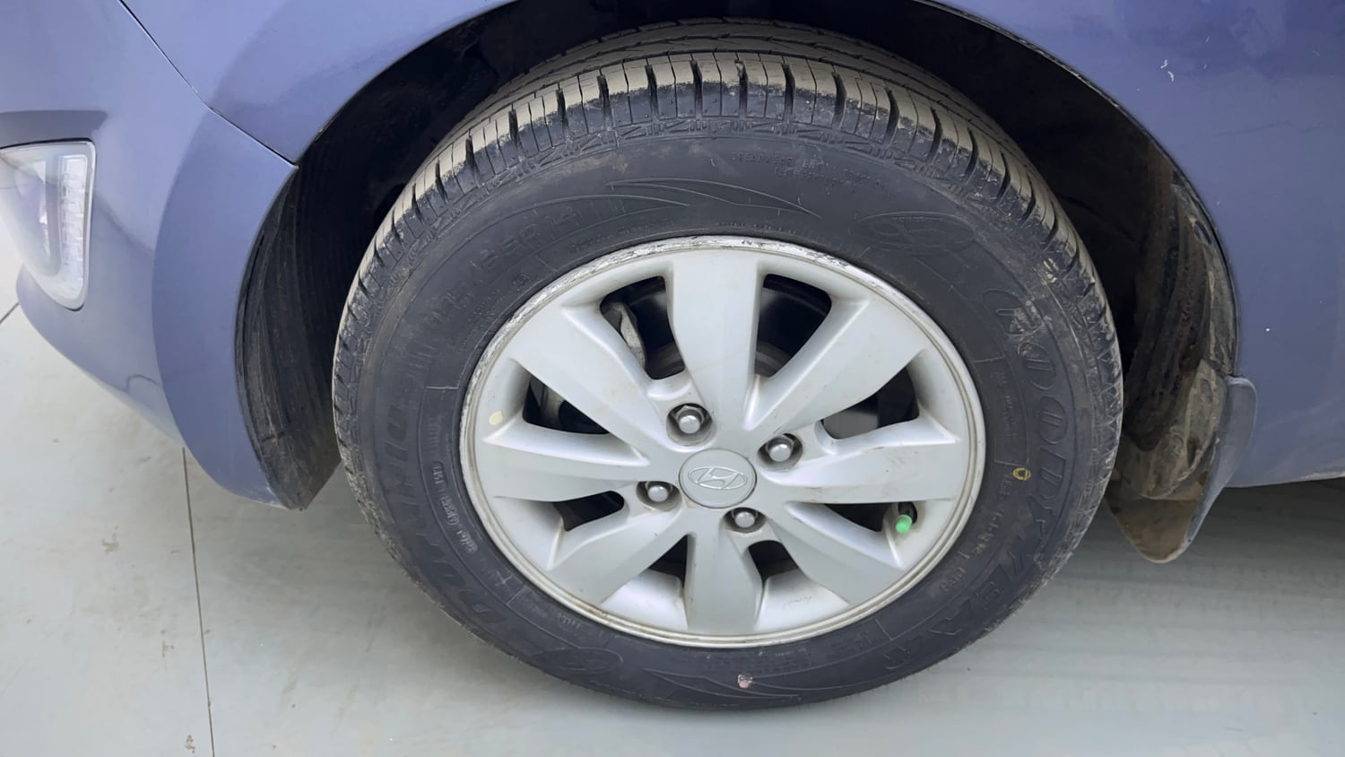 Used 2013 Hyundai i20 Sportz 1.2 Petrol Manual tyres LEFT FRONT TYRE RIM VIEW