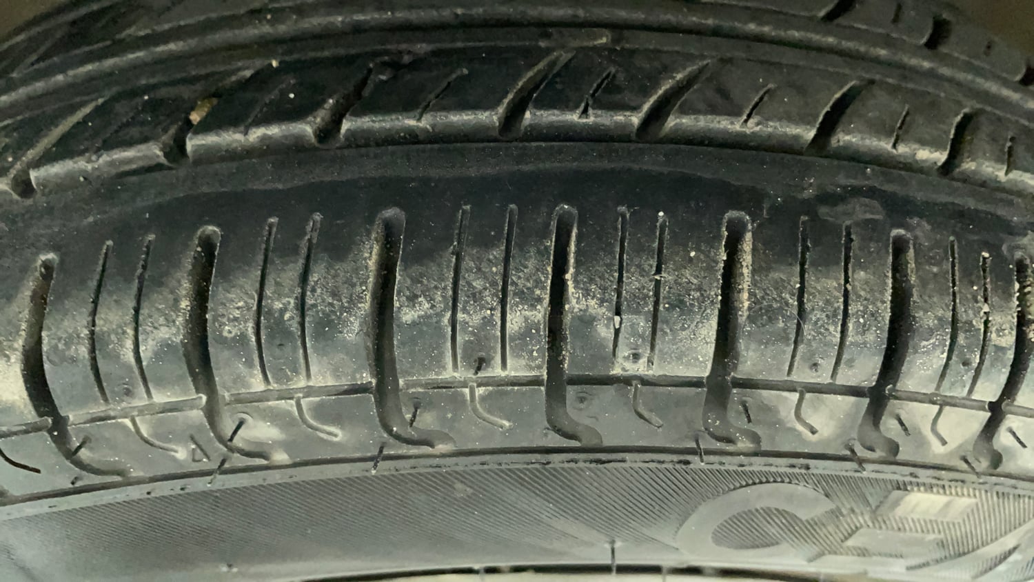 Used 2018 Maruti Suzuki Alto 800 VXi Petrol Manual tyres LEFT FRONT TYRE TREAD VIEW