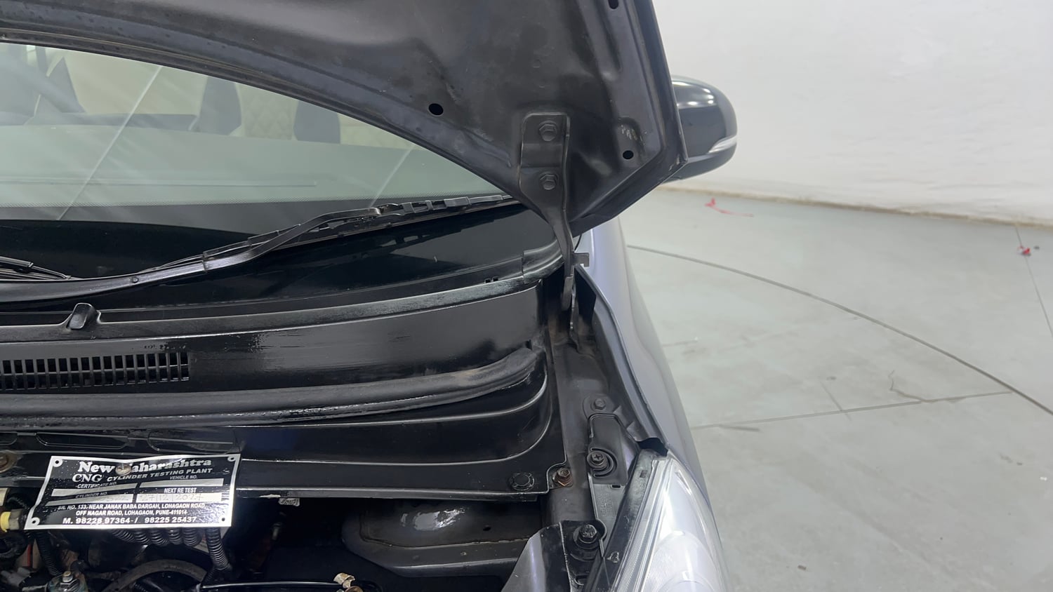 Used 2013 Hyundai i10 Magna 1.2 CNG (Outside Fitted) Cng Manual engine ENGINE LEFT SIDE HINGE & APRON VIEW