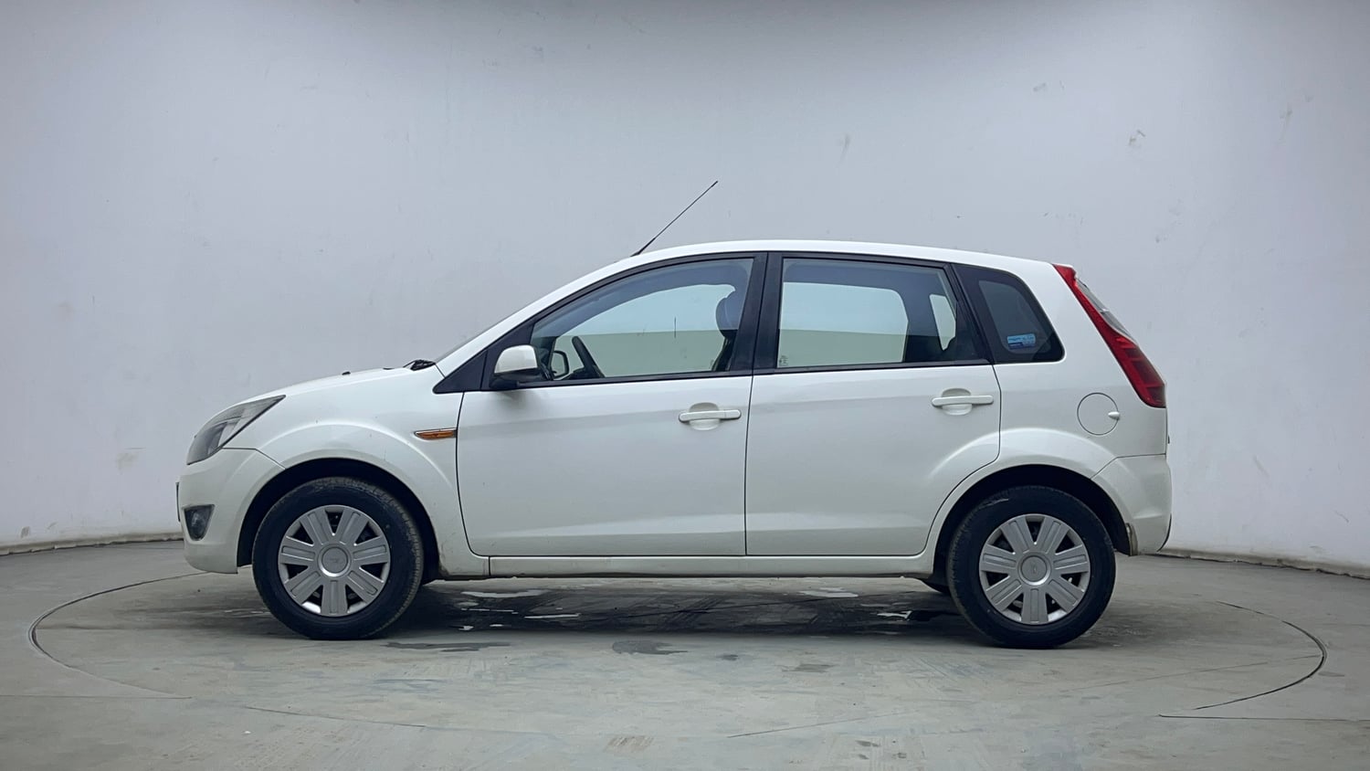 Used 2012 Ford Figo Duratorq Diesel ZXI 1.4 Diesel Manual exterior LEFT SIDE VIEW