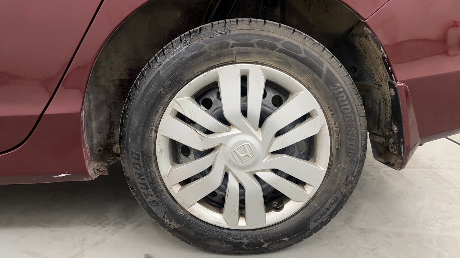 Used 2014 Honda City SV Petrol Manual tyres LEFT REAR TYRE RIM VIEW