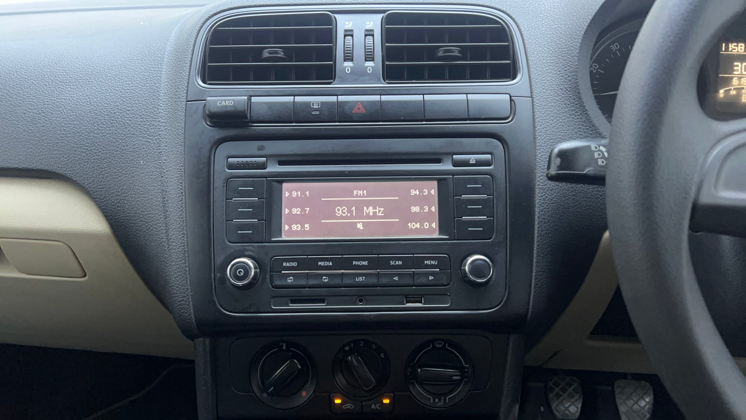 Used 2020 Skoda Rapid Active 1.6 MPI Petrol Manual interior MUSIC SYSTEM & AC CONTROL VIEW