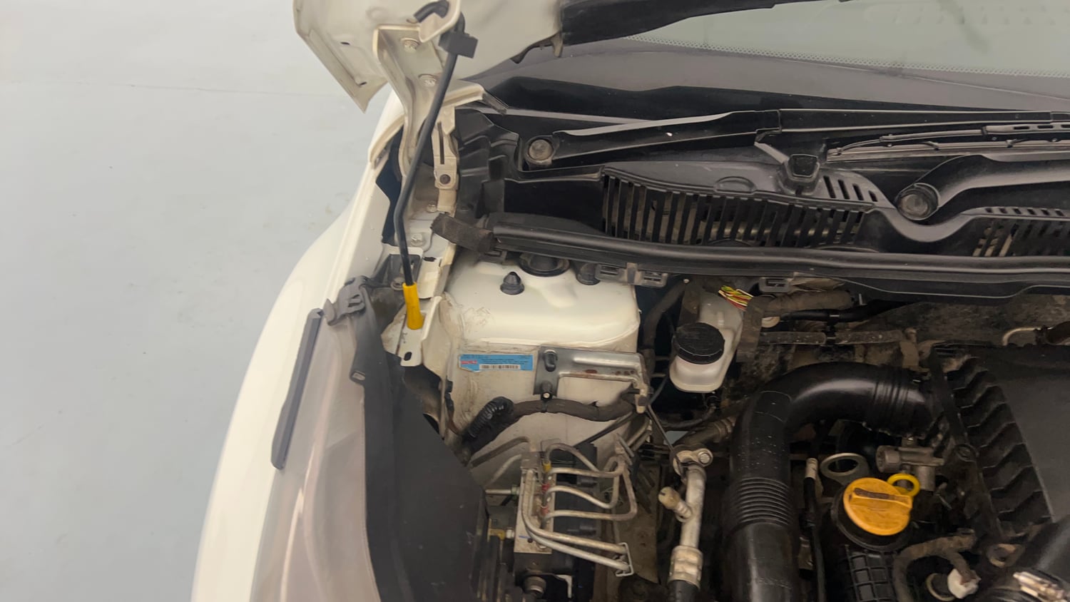 Used 2021 Tata Nexon XZ Plus Petrol Manual engine ENGINE RIGHT SIDE HINGE & APRON VIEW