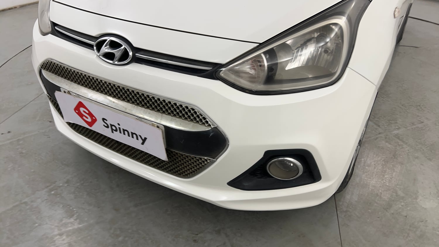 Used 2015 Hyundai Xcent Base 1.2 Petrol Manual dents MINOR SCRATCH