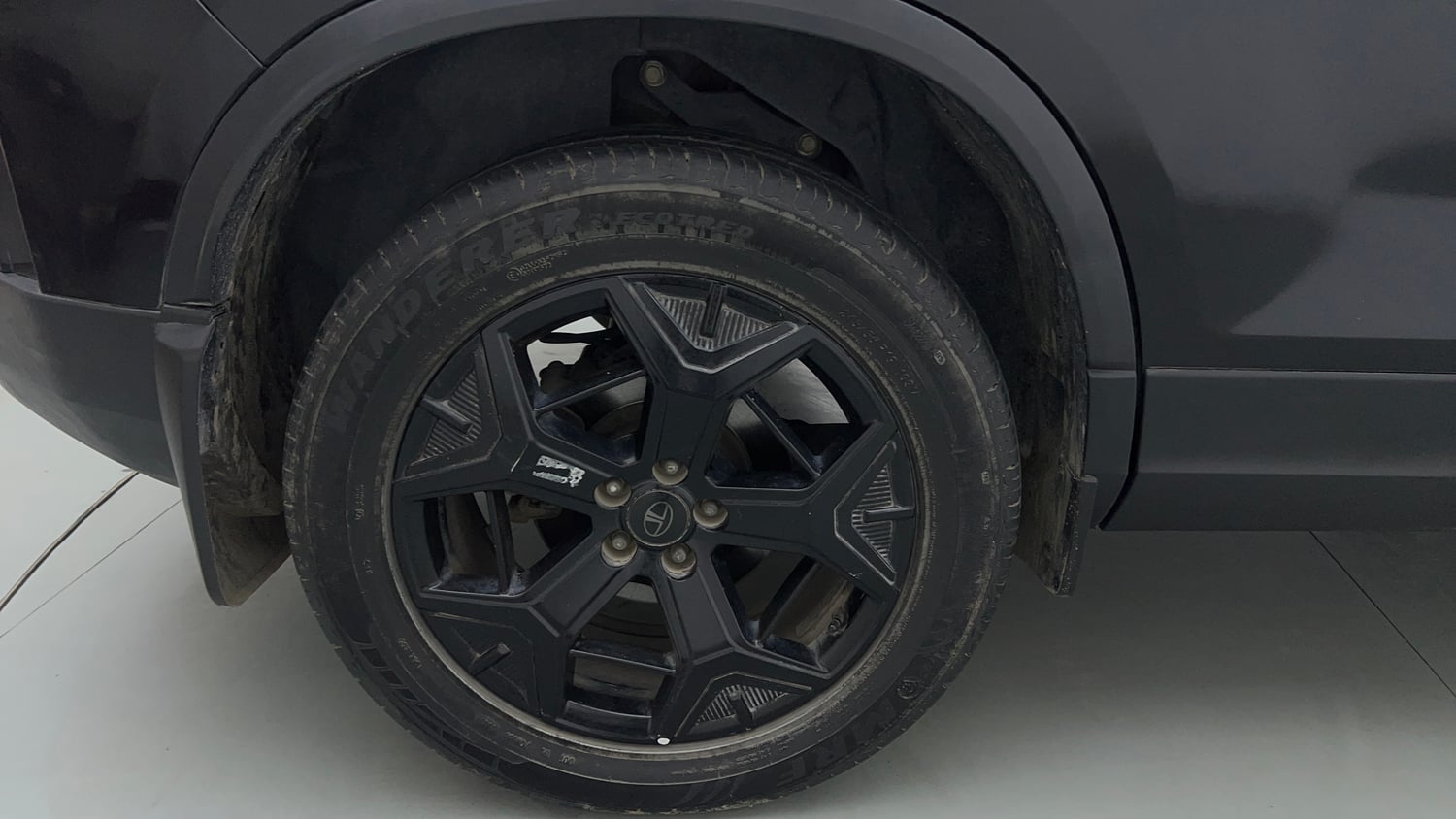 Used 2024 Tata Harrier Fearless Plus Dark Edition AT Diesel Automatic tyres RIGHT REAR TYRE RIM VIEW