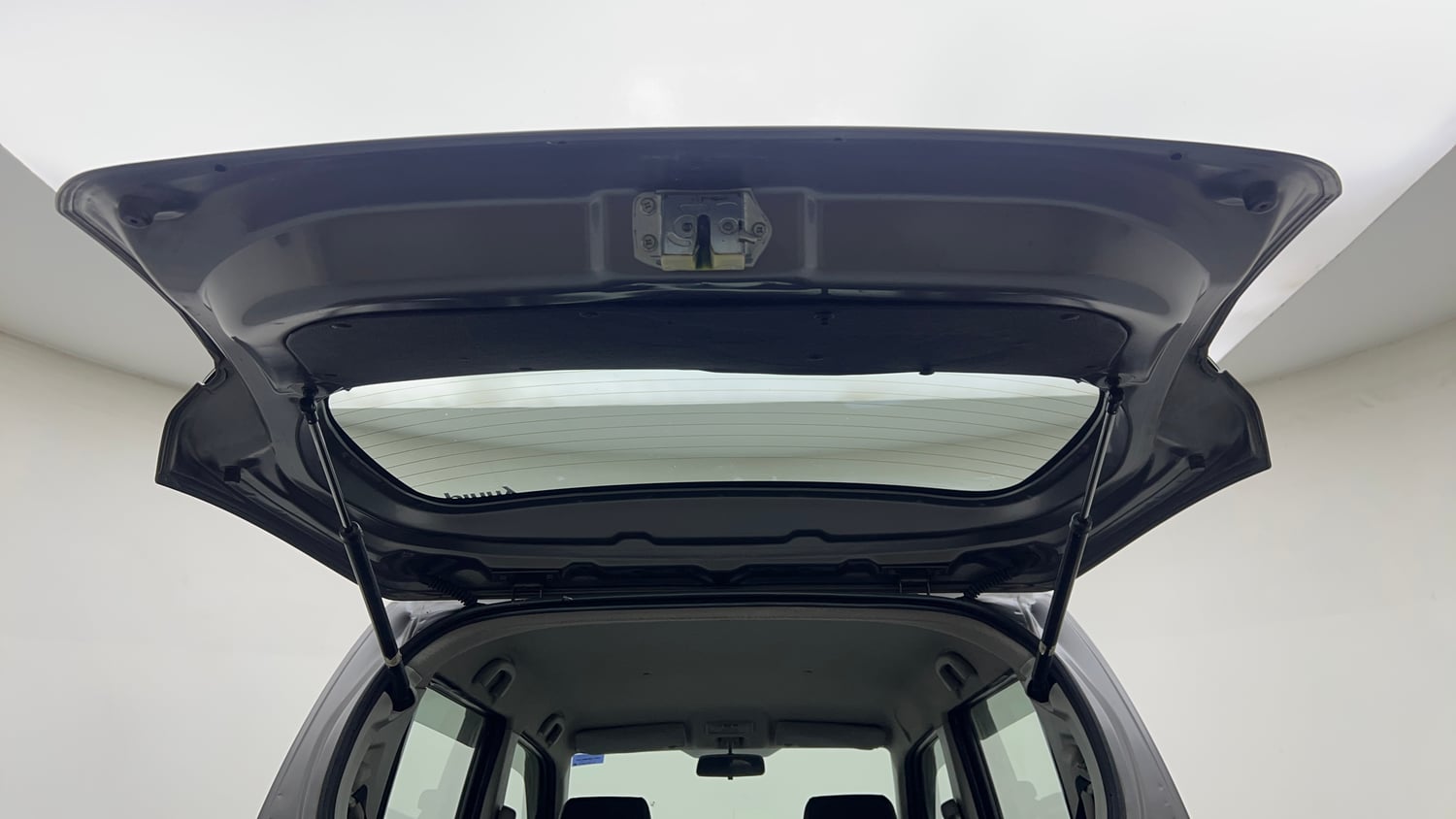 Used 2014 Maruti Suzuki Wagon R VXI Petrol Manual interior DICKY DOOR OPEN VIEW