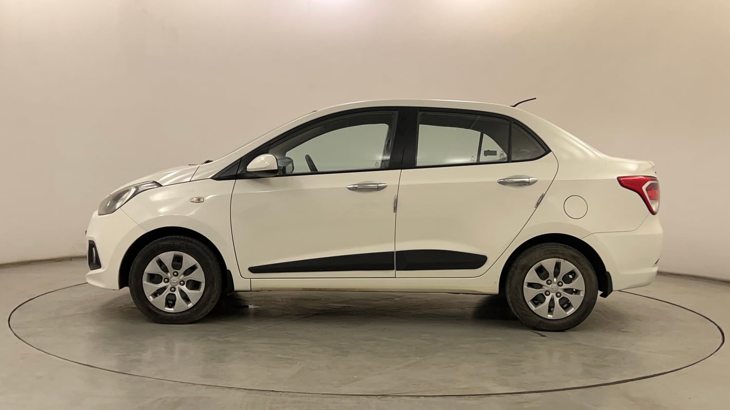 Used 2015 Hyundai Xcent Base 1.2 Petrol Manual exterior LEFT SIDE VIEW
