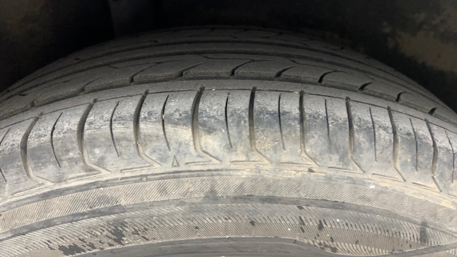 Used 2015 Ford EcoSport Titanium 1.5 TDCi (Opt) Diesel Manual tyres RIGHT REAR TYRE TREAD VIEW