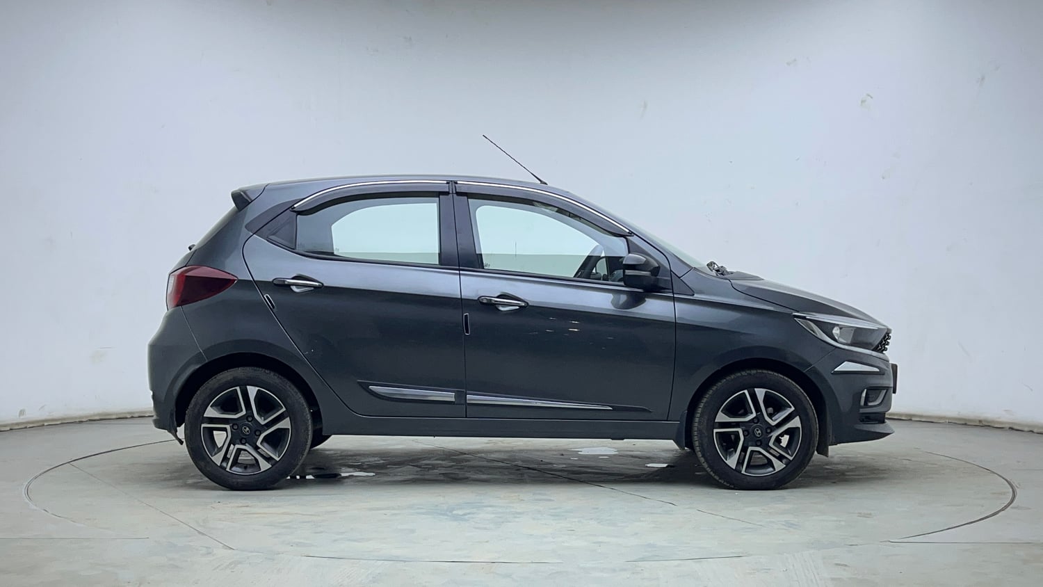 Used 2023 Tata Tiago XZA Plus Petrol Automatic exterior RIGHT SIDE VIEW