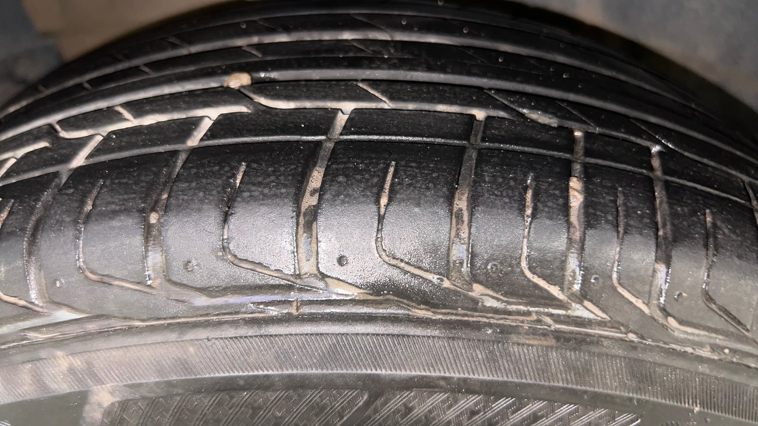 Used 2019 Tata Nexon XZA Plus Petrol Dual Tone Petrol Automatic tyres RIGHT REAR TYRE TREAD VIEW