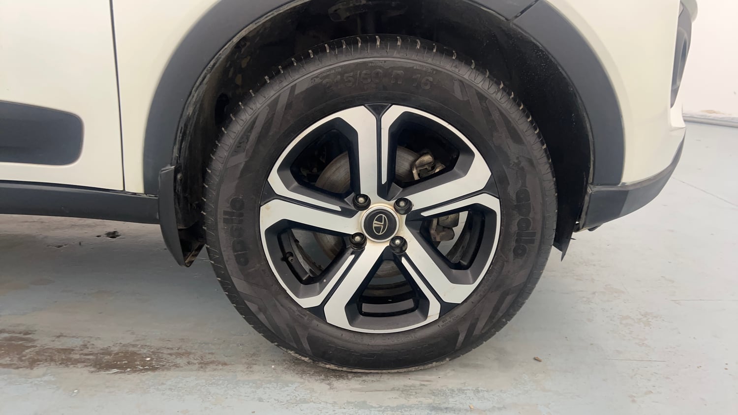 Used 2021 Tata Nexon XZ Plus Petrol Manual tyres RIGHT FRONT TYRE RIM VIEW
