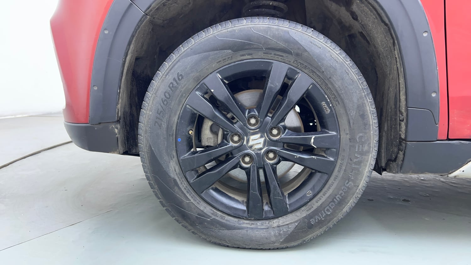 Used 2017 Volkswagen Ameo Highline Plus 1.5L AT (D)16 Alloy Diesel Automatic tyres LEFT FRONT TYRE RIM VIEW